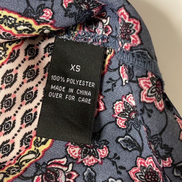 IZ Byer Women’s Cold Shoulder Top Women’s XS Floral Boho Pink Blue - Picture 10 of 10